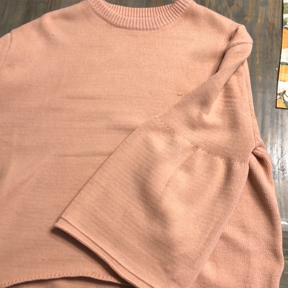 Stunning Peach Distressed Sweater with Bell S. New - Picture 5 of 5